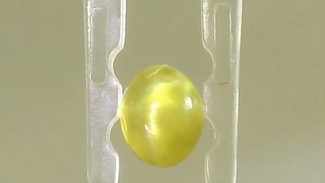 Srilankan Chrysoberyl Lehsunia  0.68 Carat — video