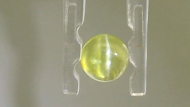 Srilankan Chrysoberyl Cat's Eye 0.52 Carat — video