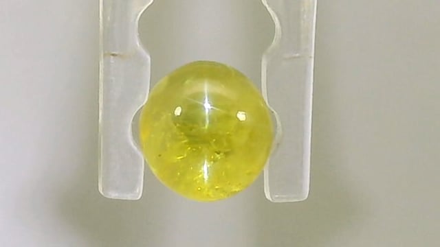 Srilankan Chrysoberyl Cat's Eye 0.83 Carat — video