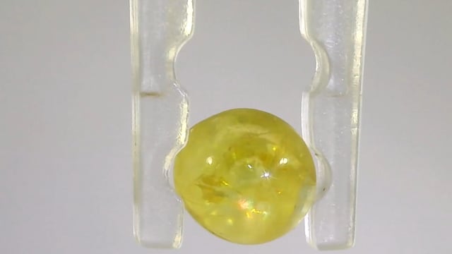 Srilankan Chrysoberyl Cat's Eye 0.68 Carat — video