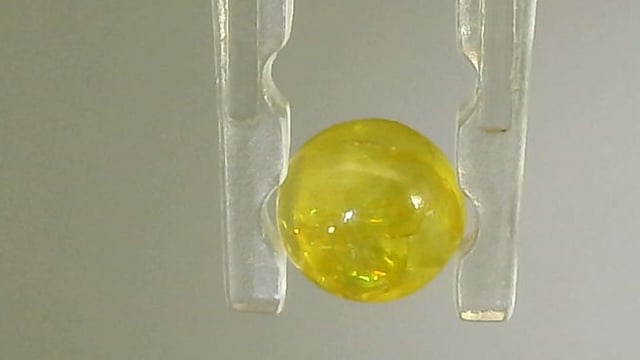 Srilankan Chrysoberyl Cat's Eye 0.68 Carat — video