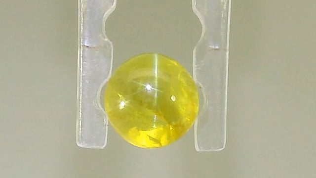 Srilankan Chrysoberyl Vaidoorya 0.68 Carat — video
