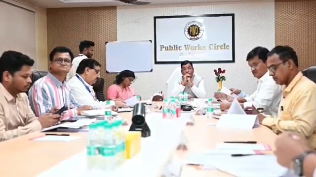 सड़कों के कार्य निर्धारित समय सीमा में पूरे करें गुणवत्ता से समझौता न हो  सहपालकमंत्री अॅडव्होकेट आशीष जयस्वाल

लंबित मंजूरियों के लिए फॉलोअप करने के निर्देश; दुर्गम क्षेत्रों की सड़कों एवं पुलों के कार्यों को प्राथमिकता