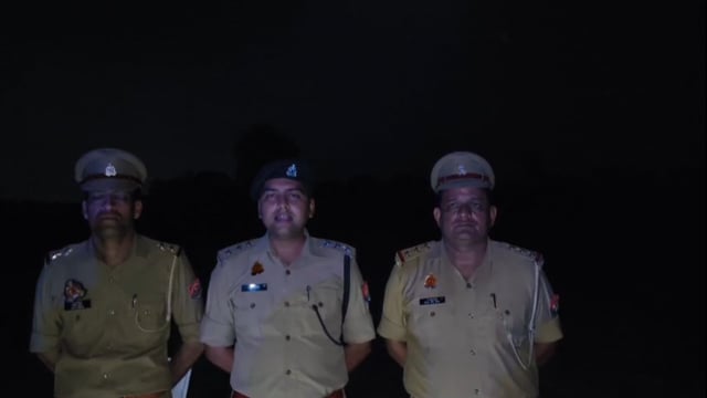 जनपदीय स्वाट टीम व थाना गढ़मुक्तेश्वर पुलिस की बदमाशों से हुई मुठभेड़, आत्मरक्षार्थ जवाबी फायरिंग में एक घायल