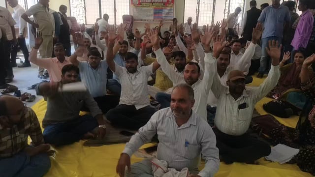 उत्तर प्रदेश लेखपाल संघ तहसील ईकाई कुंडा मे लेखपालों का जोरदार प्रदर्शन