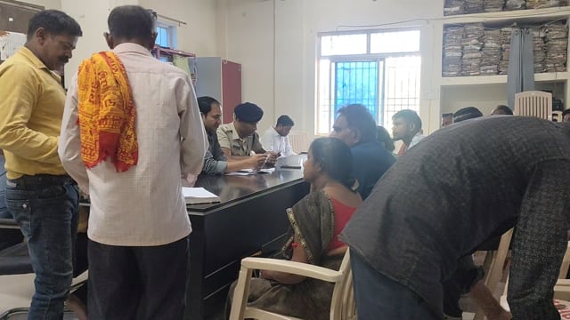 रजौन अंचल परिसर में शनिवार 3 अक्टूबर को आयोजित जनता दरबार में तीन मामलों का हुआ निष्पादन तीन नए मामले में नोटिस जारी