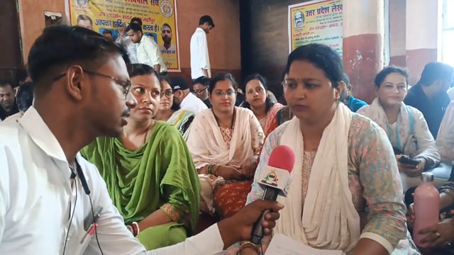 ‘लेखपालों के लिए बैठने की जगह नहीं, महिला लेखपालों के लिए शौचालय तक नहीं’—धरने में उठा सुविधाओं का मुद्दा
