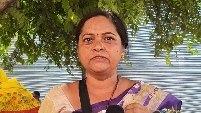 ब्रेकिंग न्यूज | वृंदावन

वृंदावन में दर्शन के लिए आए दो युवक लापता होने का मामला सामने आया है। महाराष्ट्र का 20 वर्षीय ओम परमेश्वर ताकपिरे 21 जुलाई को घर से वृंदावन आया था, लेकिन वापस नहीं लौटा। उसकी मां बेटे की तलाश में चौथी बार वृंदावन पहुंची हैं।
