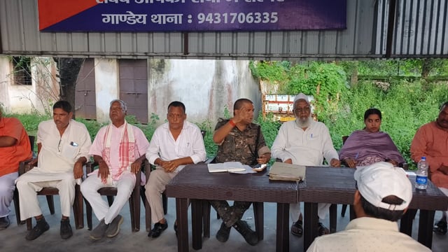 गांडेय थाना परिसर में दूर्गा पूजा को लेकर शांति समिति की बैठक 