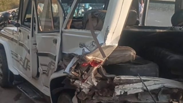MANT-तीसरी लेन में चल रही थी पेट्रोलिंग गाड़ी… पीछे से आई कार ने मारी टक्कर, फिर लगी,भीषण आग,,