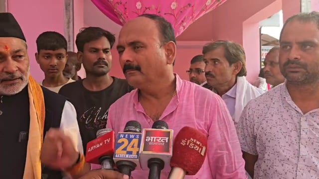 डुमरियागंज में बाढ़ प्रभावितों की मदद को आगे आए उपेंद्र प्रताप सिंह, करीब एक हजार जरूरतमंदों को बांटी राहत किट