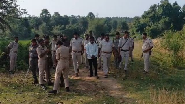  आनंदपुर थाना पुलिस ने QRT टीम बेलहर के साथ लहरनिया जंगल सहित संवेदनशील क्षेत्र में चलाया सघन सर्च अभियान.