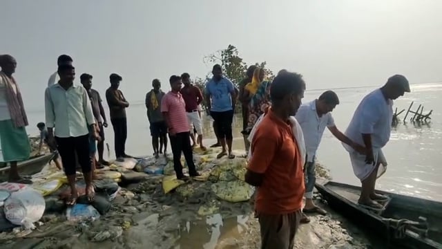 बांसडीह विधान सभा से विधायक प्रतिनिधि  विश्राम सिंह ने बाढ़ पीड़ितों की सुनी समस्याएं,हर संभव मदद का दिया  भरोसा
