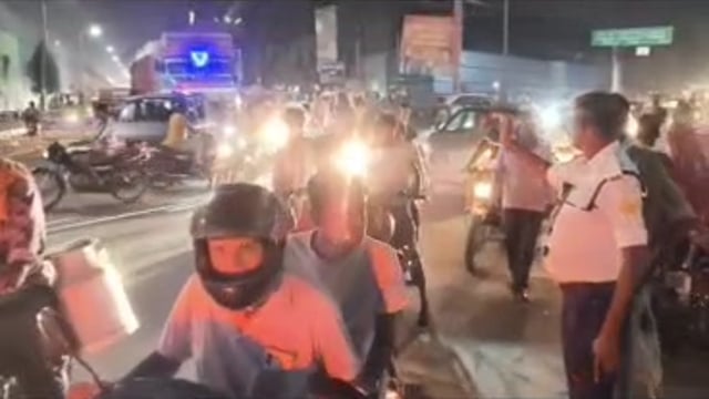 MANT-जाम के बीच टक्कर, फिर हंगामा और मारपीट! पुलिसकर्मी से अभद्रता के आरोपों ने, बढ़ाया मामला,,