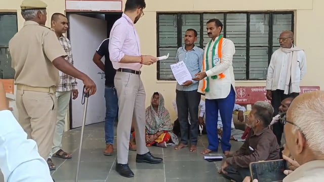  कानपुर देहात सिकंदरा दिव्यांगजनो ने 9 सूत्री मांगों को लेकर एसडीएम को दिया मुख्यमंत्री के नाम ज्ञापन।