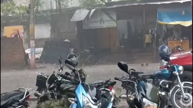अम्बेडकरनगर में मौसम की मार, मूसलाधार बारिश और ओलावृष्टि से फसलें बर्बाद