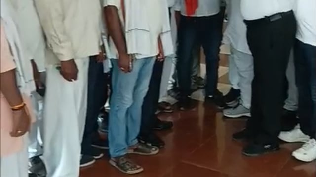 नाई समाज पर अश्लील गाने को लेकर पूरा समाज नाराज, जिलाधिकारी को दिया पत्रक 