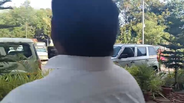 “ज्याला पोलीस हुडकत होते, तो स्वतःच हजर झाला; मग अटकेचं श्रेय कोणाला?”