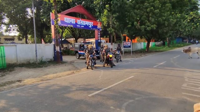 दुर्गा प्रतिमा विसर्जन को लेकर संग्रामपुर पुलिस ने तेज की तैयारियां, विसर्जन घाट का किया निरीक्षण 