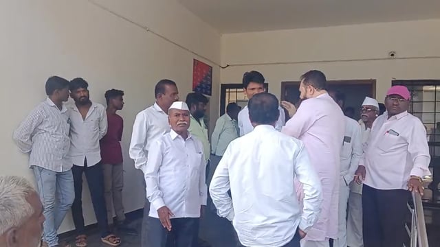 होलार समाज संघटना पोलीस स्टेशनच्या दारात एकवटल्या 