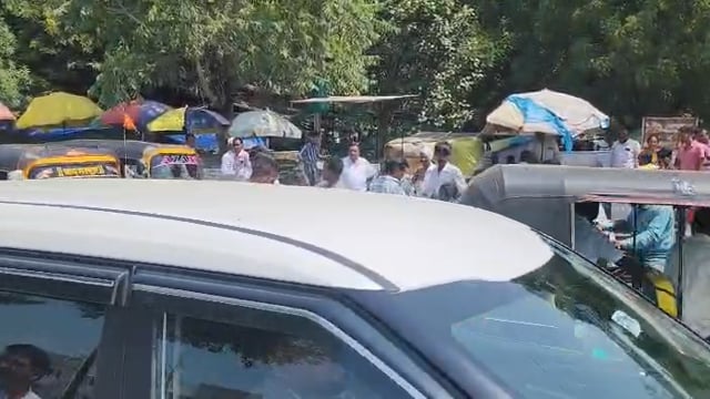 उदगीर न्यायालयासमोर राडा,कारण अस्पष्ट,व्हिडीओ सोशल मीडियावर व्हायरल