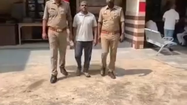 अंबेडकर नगर कंपनियों के पैसों में हेराफेरी बिल डिलीट करने और खातों में अवैध रूप से रकम ट्रांसफर करने का मामला।