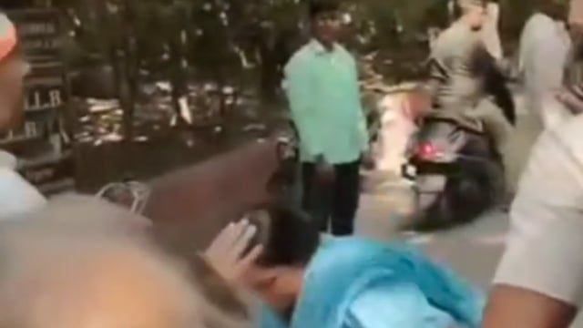 मथुरा में कांग्रेस के प्रदर्शन के दौरान महिला कांग्रेस कार्यकर्ताओं से ही की बदतमीजी कांग्रेसियों ने 