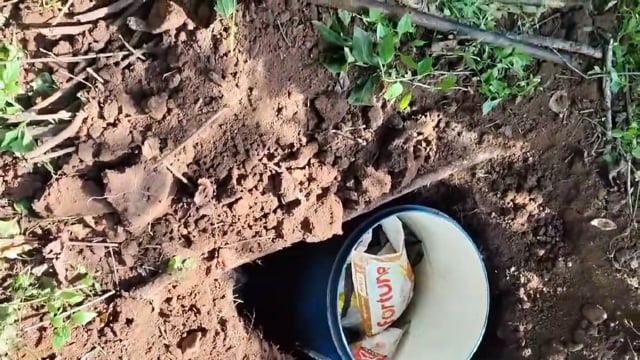 माओवादियों द्वारा जंगल में छिपाकर रखे गए विस्फोटक व हथियार बरामद

गडचिरोली पुलिस की बड़ी कार्रवाई; 6 आग्नेयास्त्रों सहित बड़ी मात्रा में विस्फोटक सामग्री जब्त

अभियान के दौरान अन्य माओवादी सामग्री को मौके पर ही किया गया नष्ट