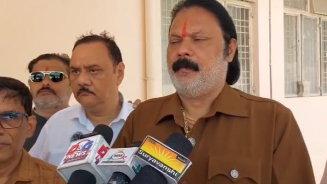 परशुराम शोभा यात्रा के पदाधिकारी वरिष्ठ पुलिस अधीक्षक के यहां पहुंचे 11 सूत्रीय मांगों को लेकर प्रेमानंद जी की छवि को धूमिल करने को लेकर
