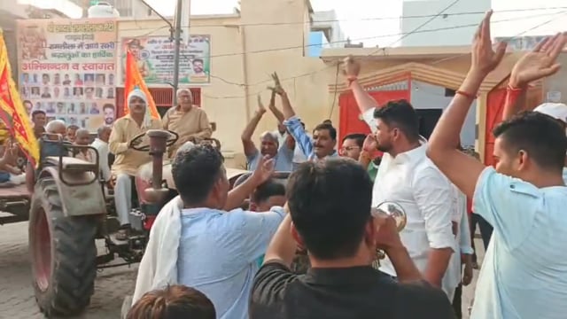 बहसूमा में श्री आदर्श रामलीला कमेटी के द्वारा शिव बारात का शुभारंभ शिवम लांबा ने फीता काटकर किया श्री रामलीला का शुभारंभ