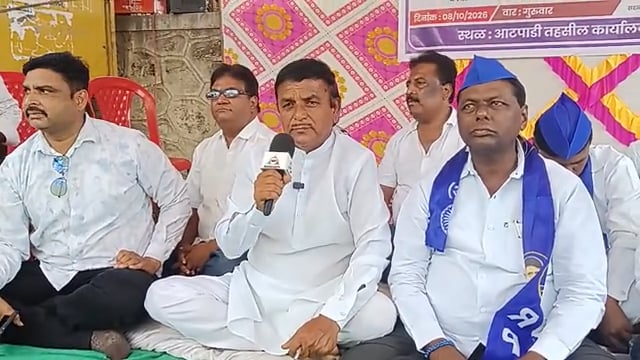 अतिक्रमण करणाऱ्याला तहसीलदार सामील मोहन  देशमुख 