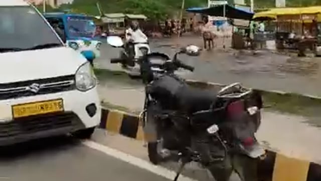 शहीद पथ के आस पास पानी आया गोमती नदी का।             Uttar Pradesh Lucknow