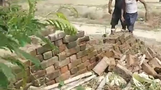 महेशगंज में दबंगई का आरोप, युवक की दीवार गिराने और मारपीट की धमकी देने की शिकायत#latest_news 