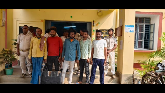 रजौन पुलिस ने वारंटी समेत पांच आरोपियों को किया गिरफ्तार लगातार छापेमारी अभियान से असामाजिक तत्वों  अपराधियों में खौफ 