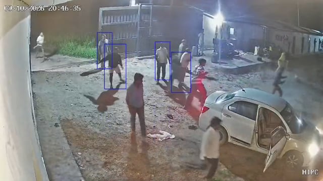 *सहारनपुर : प्रदूषण के विरोध में फैक्ट्री में घुसकर हत्या* 

टायर फैक्ट्री में हत्याकांड से जुड़ी बड़ी खबर, प्रदूषण के विरोध में फैक्ट्री गए थे हमलावर, पीट-पीटकर कर्मचारी को उतारा मौत के घाट, शामली के अरबीन की हत्या, एक युवक घायल, लोहे की रॉड, गड़ासे से हमला करने का आरोप, 11 पर केस दर्ज, दो लोग पुलिस हिरासत में, गंगोह पुलिस फैक्ट्री के CCTV कैमरे खंगाल रही...