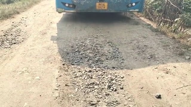 चामोर्शी–चाकलपेठ मार्गावर मानव विकास बसचा टायर फुटला; सुदैवाने विद्यार्थी व प्रवासी सुरक्षित!