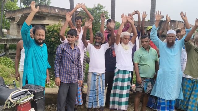 धोबकट्टा बांध की खुदाई नहीं होने से 400 बीघा खेत प्रभावित, किसानों पर संकट।