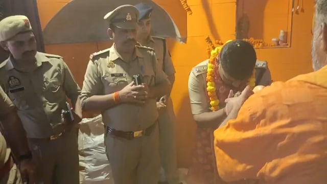 नवरात्रि में मां कालिका धाम देवीपाटन में उमड़ी भीड़ एसपी ने किया दर्शन 