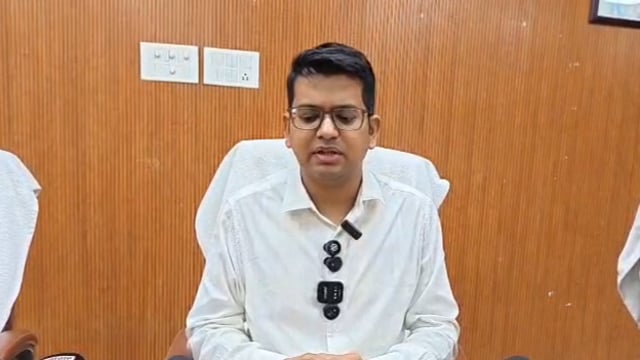 यूपी विधानसभा चुनाव की तैयारी तेज, 12 अक्टूबर से शुरू होगी EVM की FLC, CCTV की निगरानी में होगी जांच