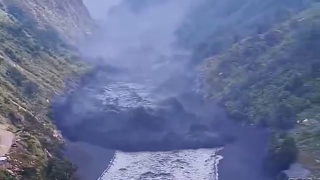 🆕️ नेपाल ब्रेकिंग....

नेपाल में बूढ़ी गंडकी नदी ने फिर मचाई तबाही...
उफनती नदी का विकराल रूप देखकर दहशत में लोग...
बाढ़ में 20 से ज्यादा मकान बह गए...
सरकार ने अलर्ट जारी कर लोगों से सुरक्षित स्थानों और ऊंचे इलाकों में जाने की अपील की