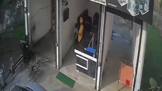 UP रामपुर में दिनदहाड़े कारोबारी नवजोत सिंह की ताबड़तोड़ गोलियां बरसाकर ह्त्या