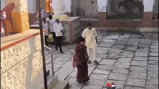 सोमनाथपूर येथे जगदंबा देवी मंदिरात उपजिल्हाधिकारी सुशांत शिंदे यांच्या हस्ते घटस्थापना