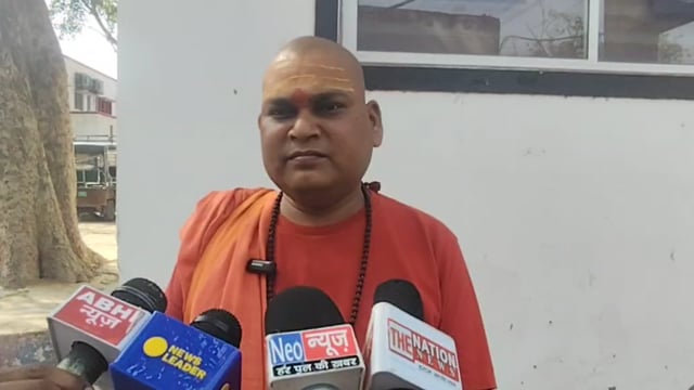 मथुरा पंचायती अखाड़े के महामंडलेश्वर ने एक अज्ञात व्यक्ति पर गंभीर आरोप लगाते हुए पुलिस प्रशासन से सुरक्षा और कड़ी कार्र