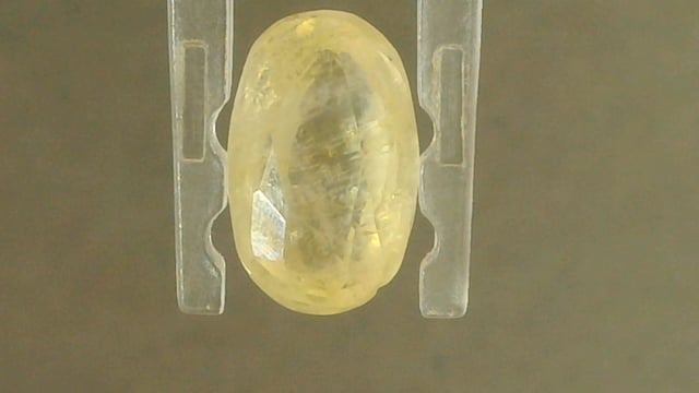 Srilankan Yellow Sapphire 3.87 Carat — video