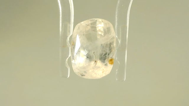 Srilankan Pukhraj  4.11 Carat — video
