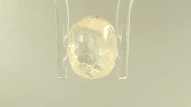 Srilankan Yellow Sapphire 4.03 Carat — video