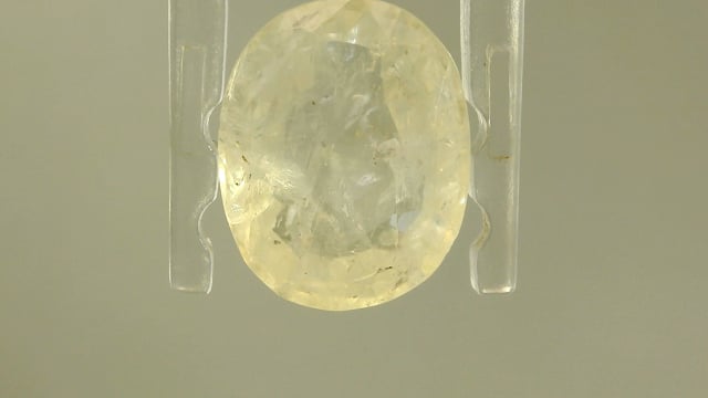 Srilankan Yellow Sapphire 4.16 Carat — video