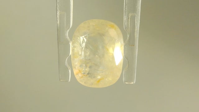 Srilankan Yellow Sapphire 2.31 Carat — video