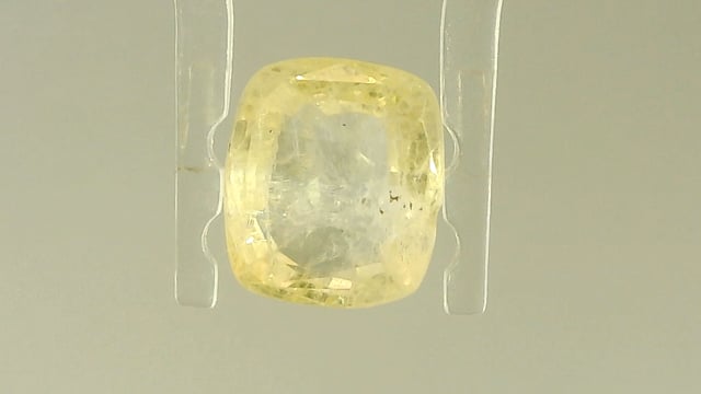 Srilankan Yellow Sapphire 3.76 Carat — video