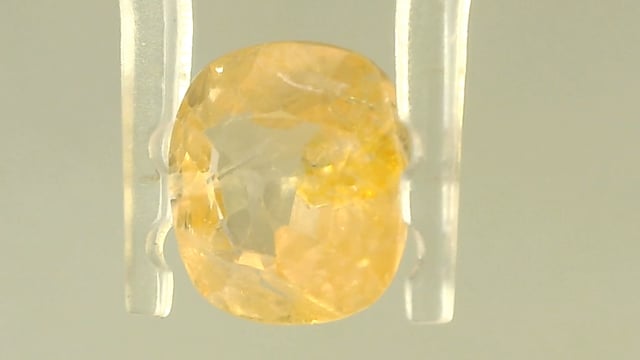 Srilankan Yellow Sapphire 3.98 Carat — video